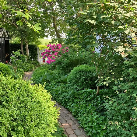 Fisherman's House By Lillebaelt With A Unique View 하데르슬레우