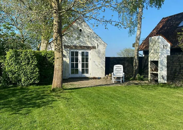 Fisherman's House By Lillebaelt With A Unique View *